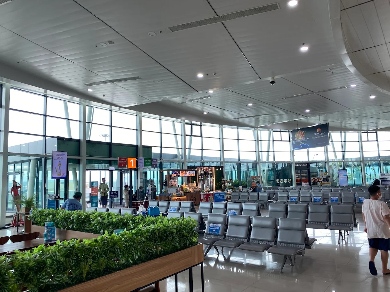 Một góc bên trong sân bay Phù Cát